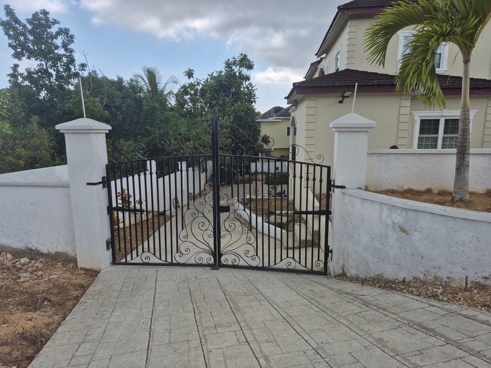 8 SERPENS WAY, SMOKEY VALE, Kingston 19, St. Andrew