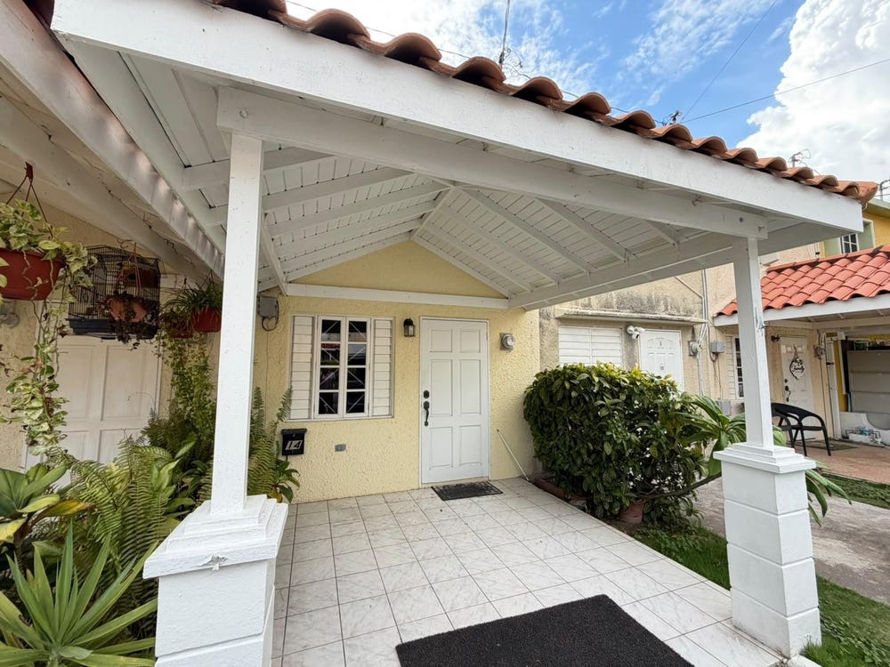 MAPLE LEAF MEWS, Kingston 10, St. Andrew