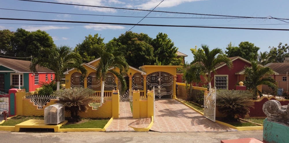 297 QUEENS AVENUE, MAGIL PALMS, St. Catherine