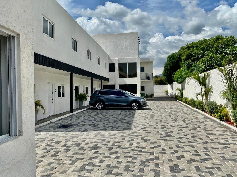 28 WAKEFIELD CRESCENT, KINGS, Kingston 10, St. Andrew