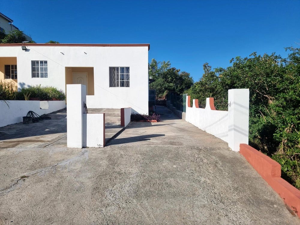 269 UPPER FORT, HELLSHIRE, HELLSHIRE HILLS, St. Catherine