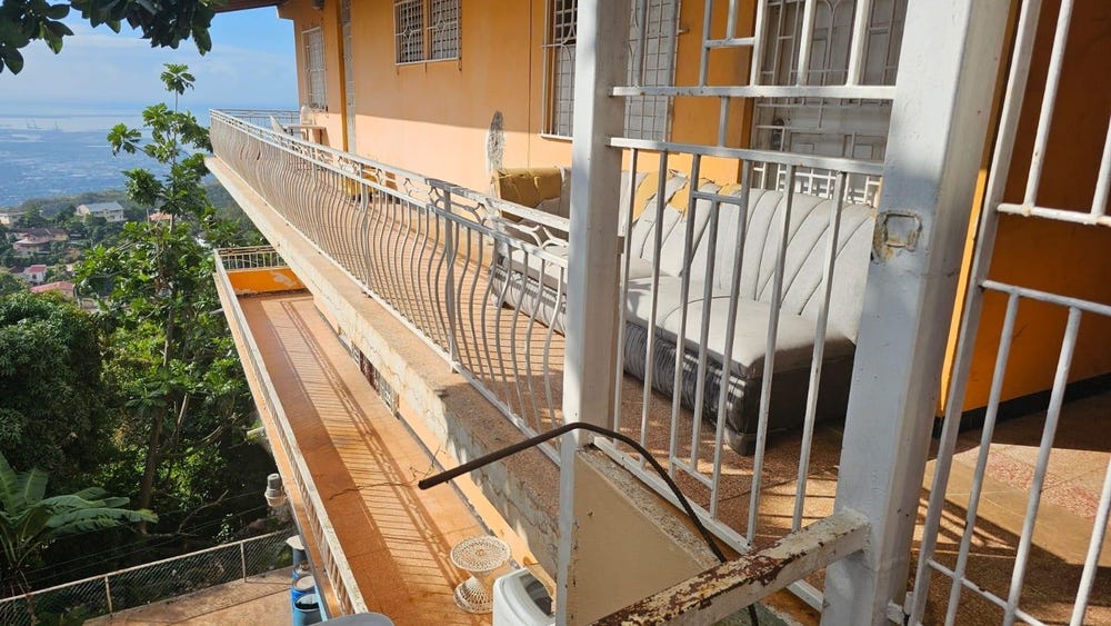 GOLDEN ACRES. REDHILLS.