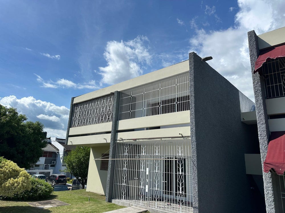 SUNRISE STRIP, BARBICAN R