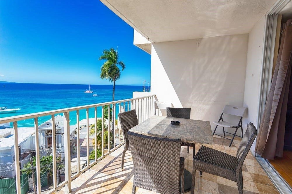 11 QUEENS DR, ST. JAMES