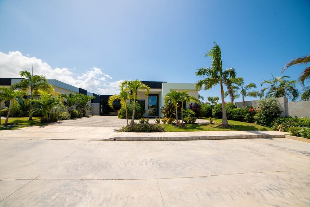 PARADISIAC BEACH CLUB