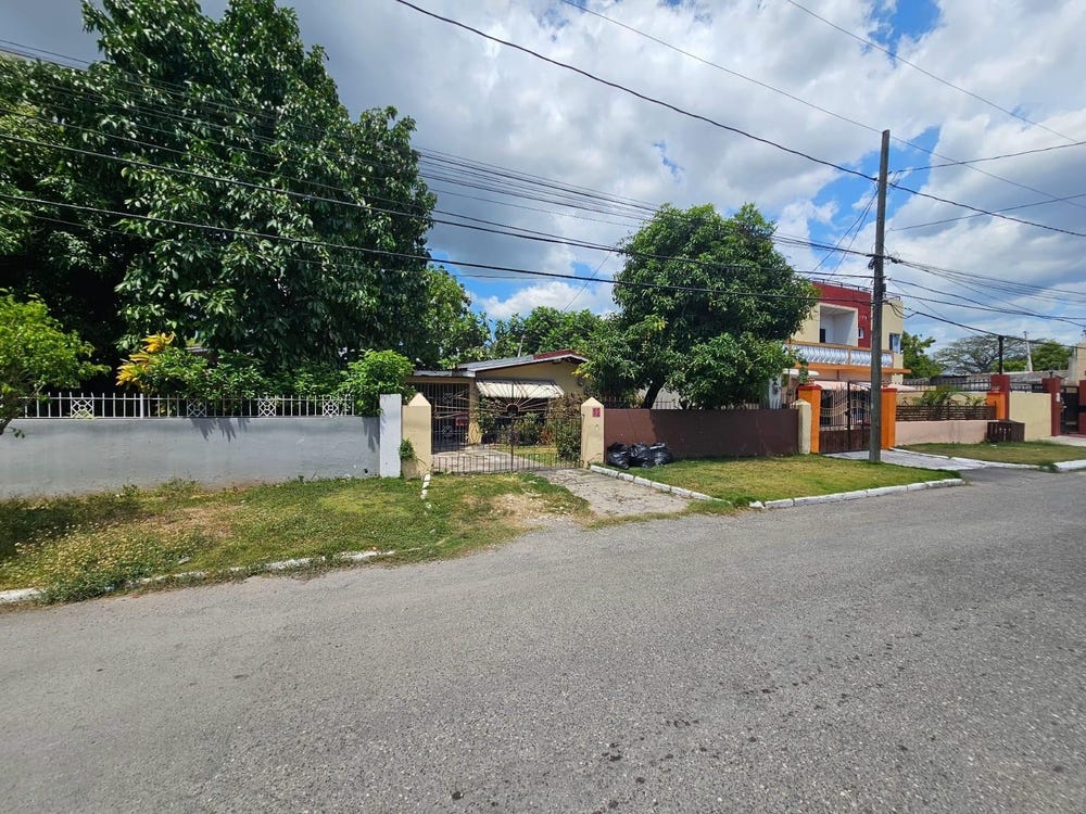 12 ANGLESEA AVE, PEMBROKE