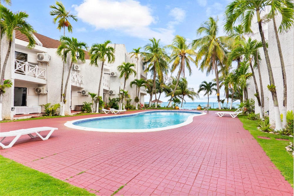 CHRISANNS BEACH RESORT unit: 15, Tower Isle, St. Mary