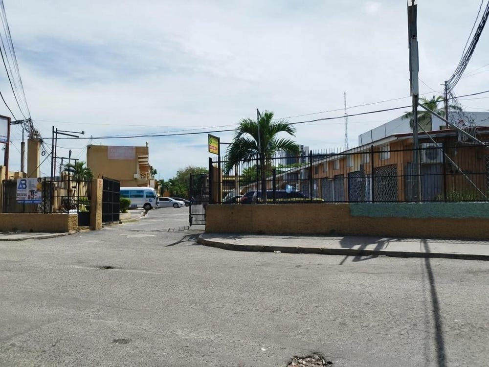 MOLYNES ROAD unit: 8, Kingston 10, St. Andrew