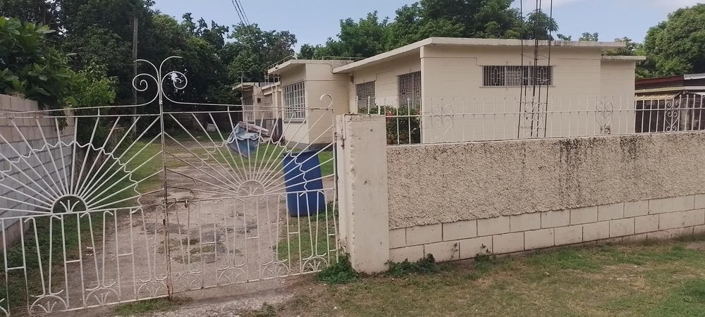SUNRISE CRESCENT, Kingston 19, St. Andrew