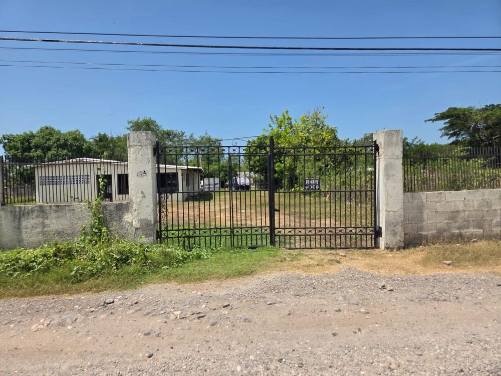 48 & 48A NIGHTENGALE GROVE, Old Harbour, St. Catherine