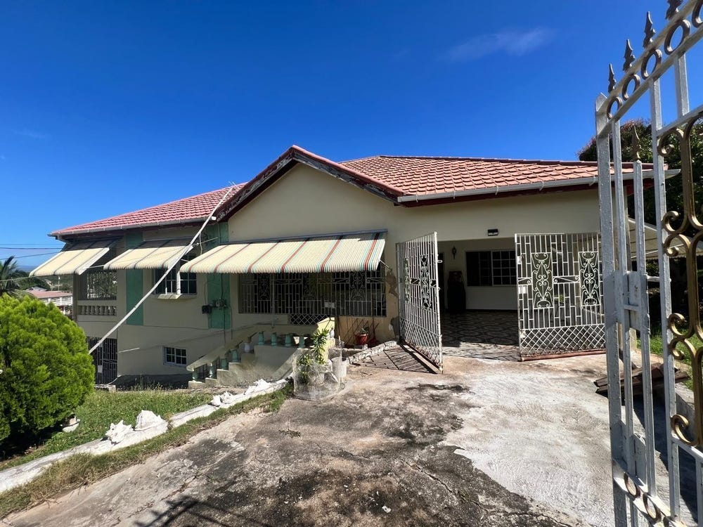 HILLVIEW CLOSE CHATEAU, Chateau, Clarendon
