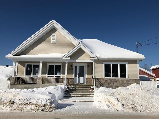 693 Rue Joffre, La Tuque, QC